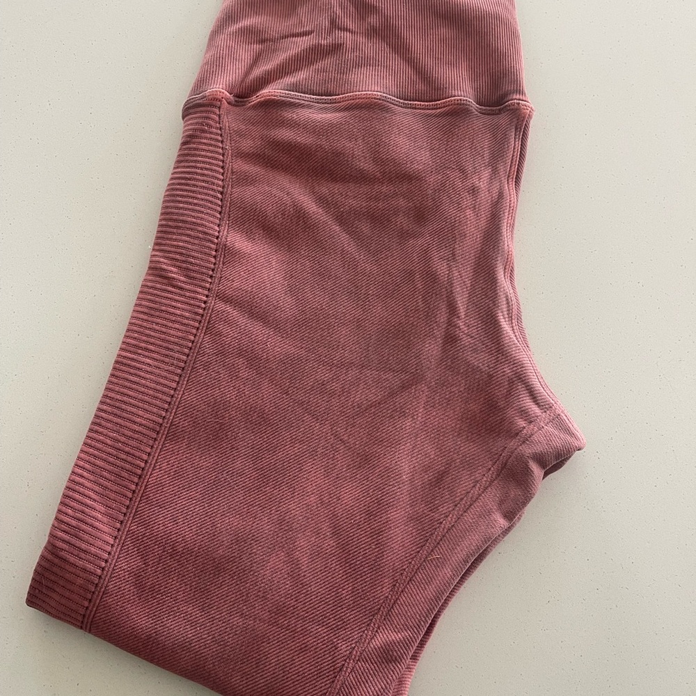 Avocado Pink/Red Leggings